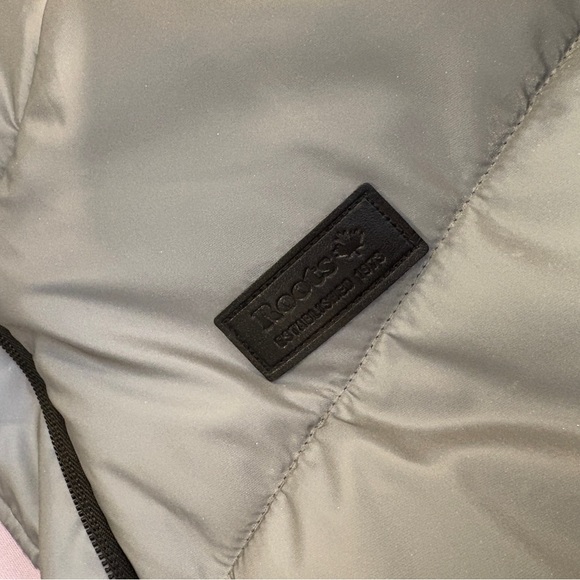 （SOLD) Reversible Roots Puffer Jacket - Picture 8 of 12